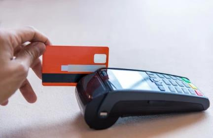 pos机刷卡能退钱吗-银行卡过期然后pos 机刷的钱会不会退回信用卡？